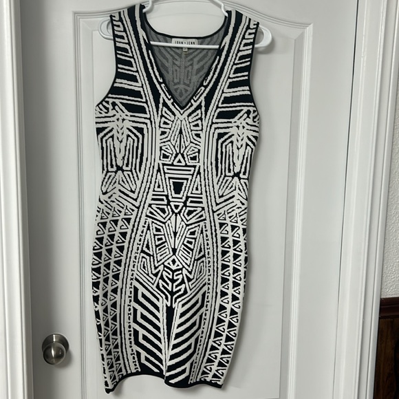 JOHN + JENN knit fitted dress size M - Picture 1 of 4